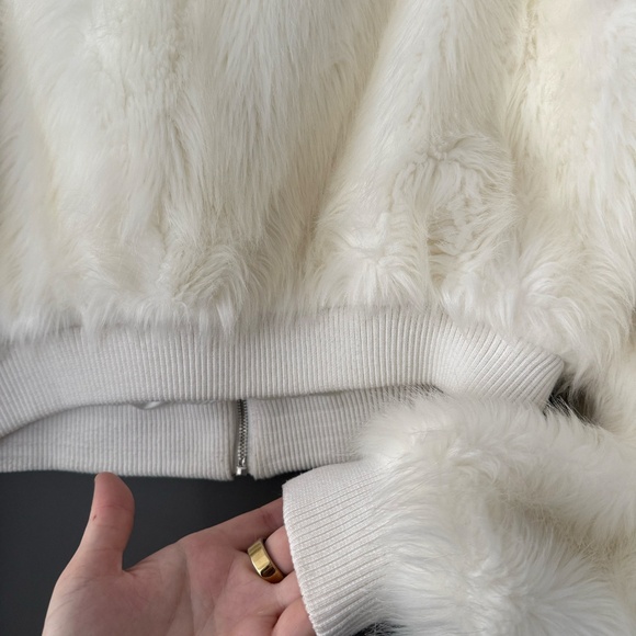 Brandy Melville Fiona White Faux Fur Bomber Jacket - Picture 8 of 12